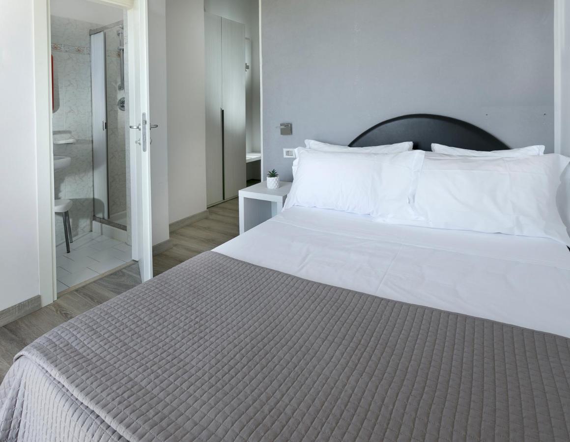 Hotel Zanarini In Centro A 里乔内 外观 照片