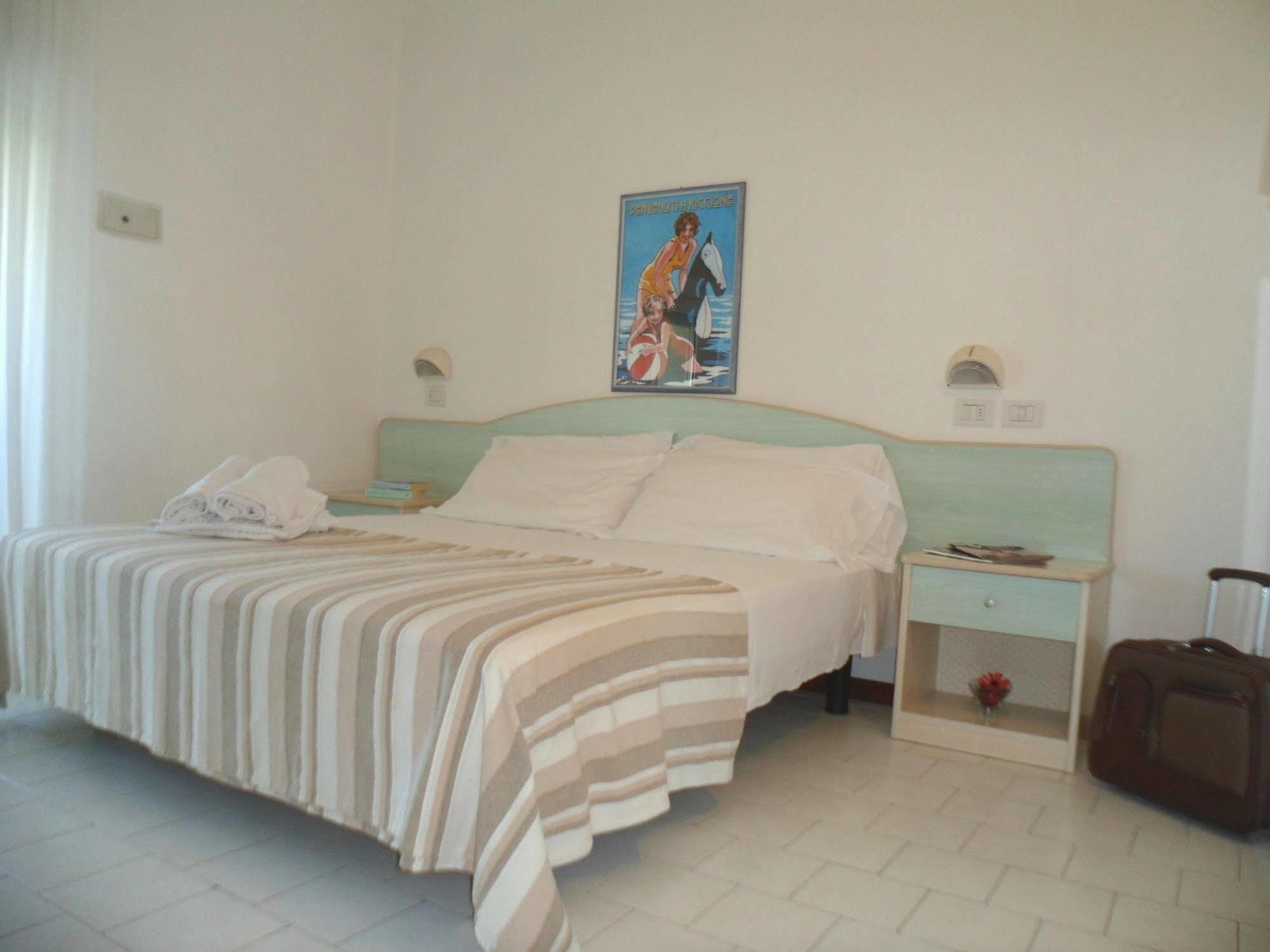 Hotel Zanarini In Centro A 里乔内 外观 照片